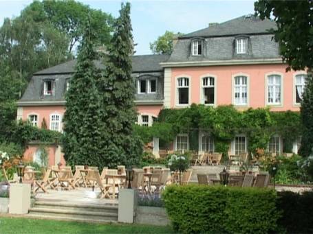Mönchengladbach : Schloss Wickrath, im ehemaligen Herrenhaus ist heute ein Cafe-Restaurant